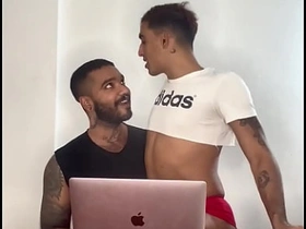 大屌熊爹爆操小受的屁眼 asian school boy gay sex videos