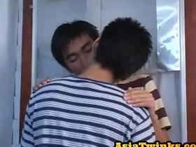 瘦亚裔69后传教士体位无套被操 gay japan student porn