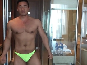 亚洲男模自慰 - 托尼 hot muscles gay porn