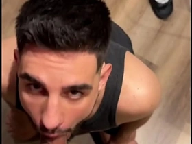 等外卖却等到送货员的鸡巴 gay chinese modget porn