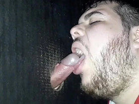 第一次玩 Gloryhole 接浓精 / 让瘦猴0号肠内射精 完整双飞 handsome hot gay porn