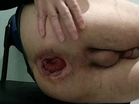拍完300部肛交片後曬臀 還被巨物狠狠插入 chinese threesome gay porn