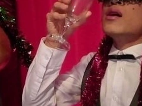 新年快乐！法亚混血嫩男Jon Arteen打飞机射进杯子喝自己的精液 hot asian boy gay porn