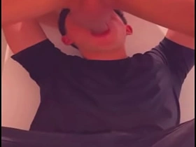 商场厕所里被运动型小伙深喉 爽爆的猎艳 japanese dad son jubilant porn