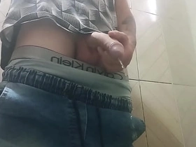 该死的偷窥狂 gay porn asian solo
