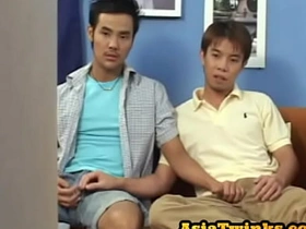 日本嫩鸭吹箫后无套后入式 asian japan gay porn