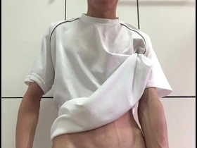 大屌哥炫耀勃起巨根 hot gay porn kissing video